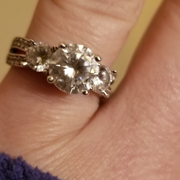 2 tcw Sterling Silver Past, Present, Future ring - Picture 14 of 16